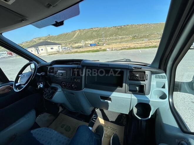 Ford Transit-9