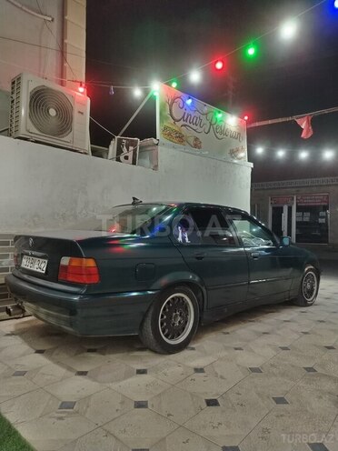 BMW 320-2