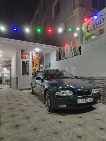 BMW 320-3