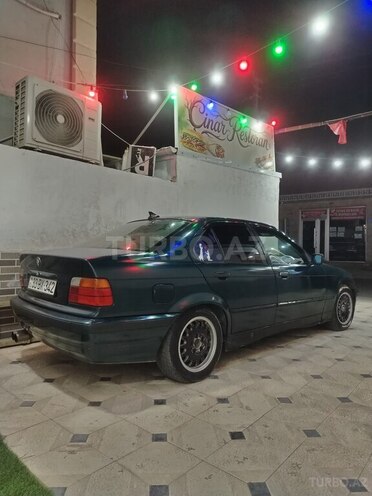 BMW 320-7