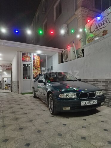 BMW 320-1