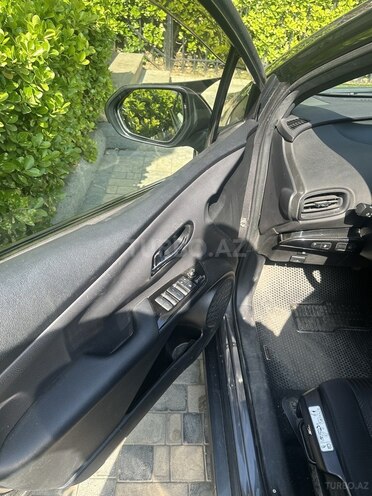 Toyota Prius-3