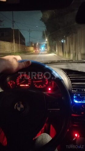BMW 320-8