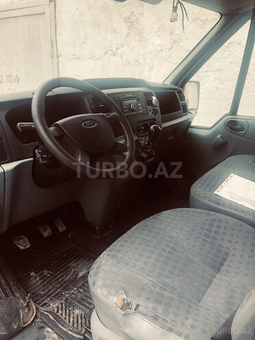 Ford Transit-6