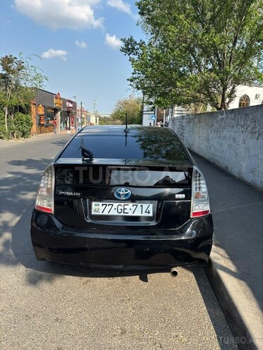 Toyota Prius-5