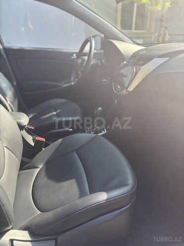 Hyundai Accent-11