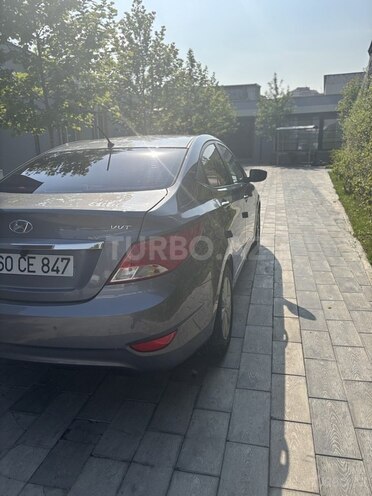 Hyundai Accent-6