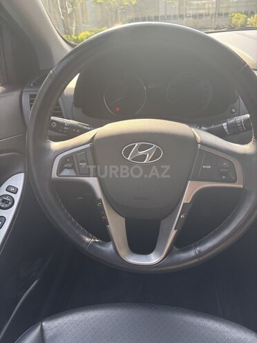 Hyundai Accent-9