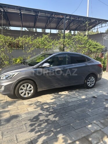 Hyundai Accent-7