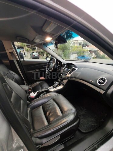 Chevrolet Cruze-13
