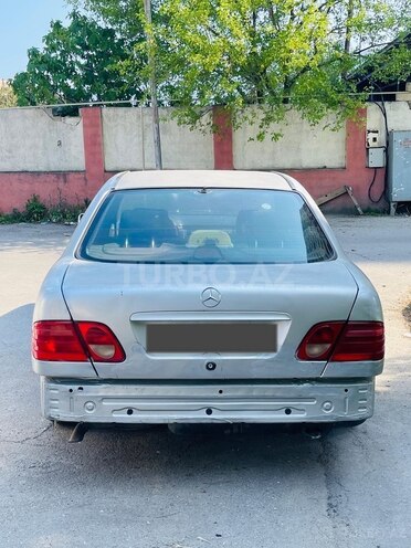 Mercedes E 230-6