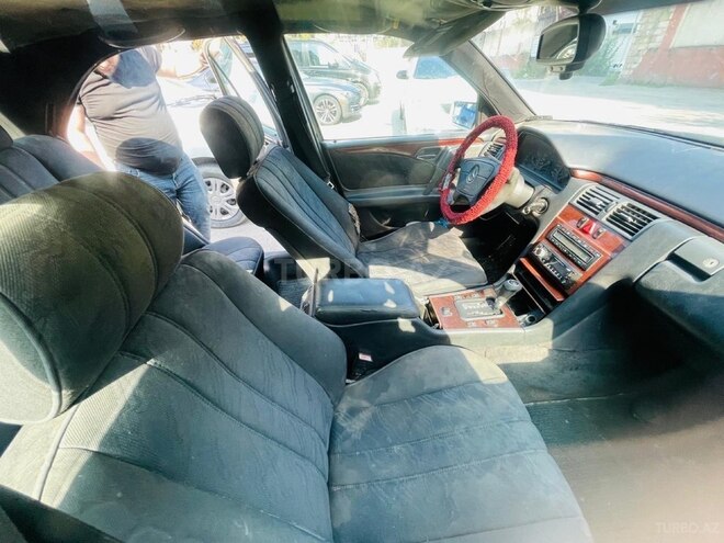 Mercedes E 230-8