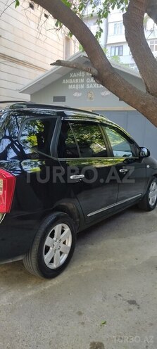 Kia Carens-3