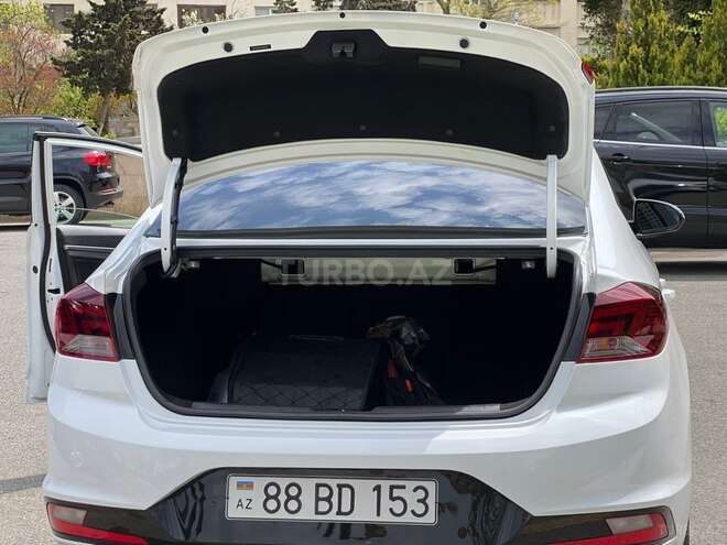 Hyundai Elantra-7