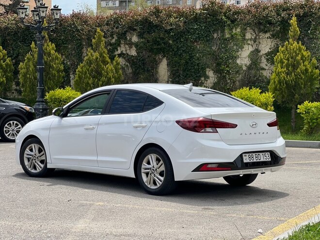 Hyundai Elantra-3