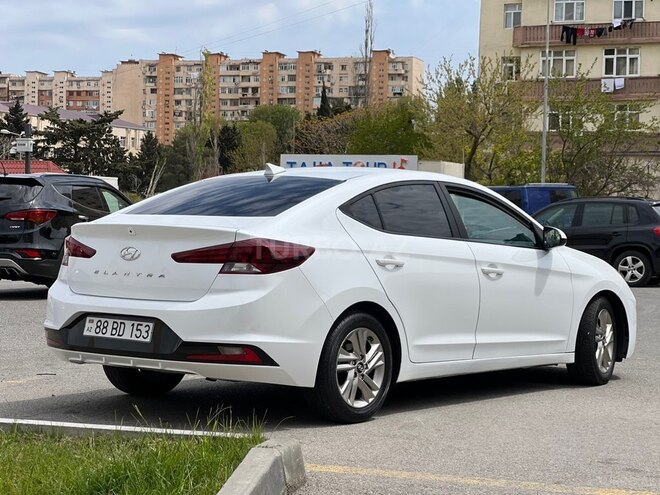Hyundai Elantra-4