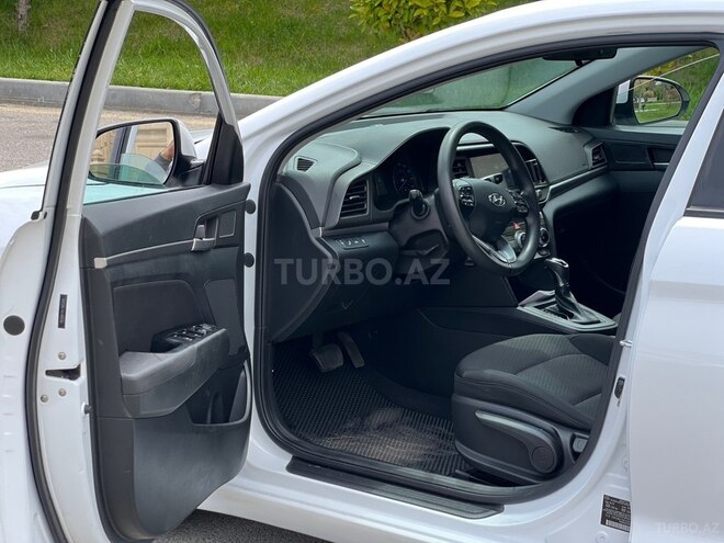 Hyundai Elantra-10