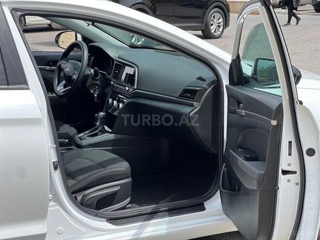 Hyundai Elantra-11
