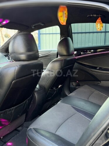 Hyundai Sonata-12