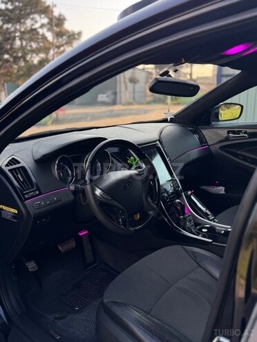 Hyundai Sonata-11