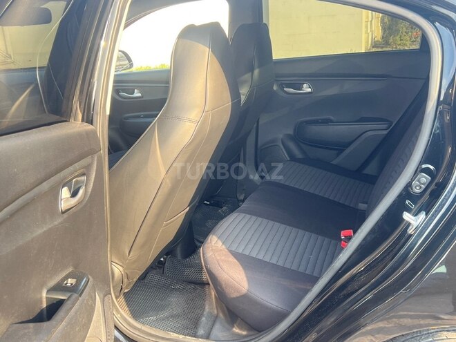 Kia Rio-10