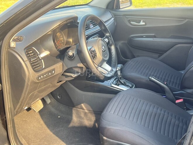 Kia Rio-11