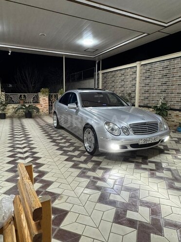 Mercedes E 240-1