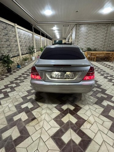 Mercedes E 240-4