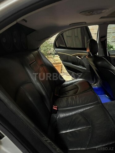 Mercedes E 240-11