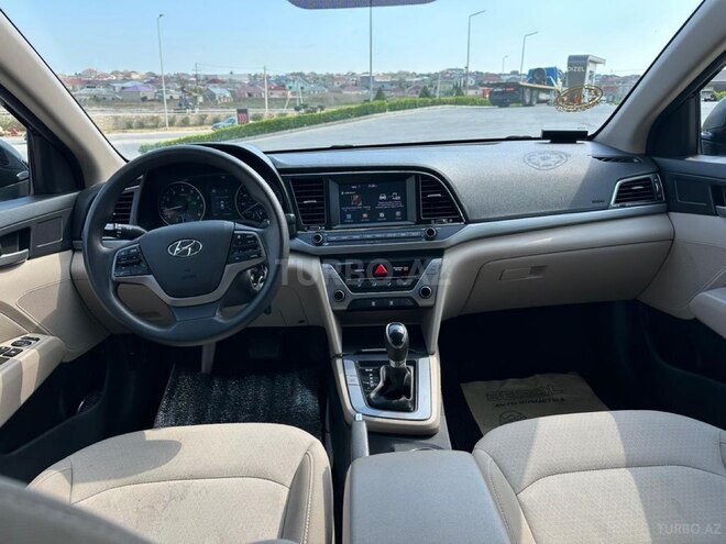 Hyundai Elantra-3