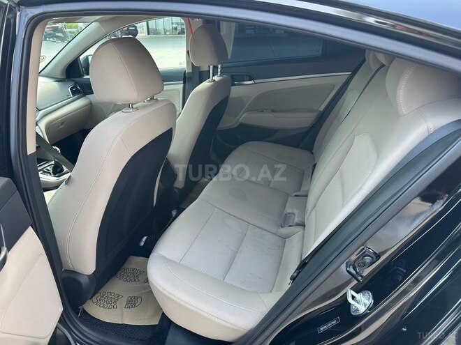 Hyundai Elantra-8