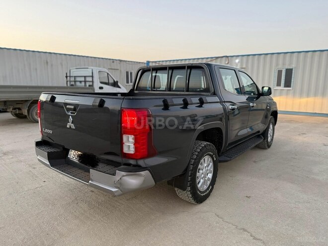 Mitsubishi L200-4