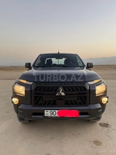 Mitsubishi L200-1
