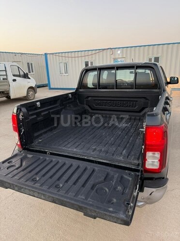 Mitsubishi L200-9