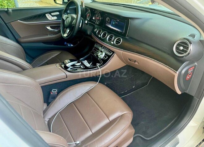 Mercedes E 220 d-4