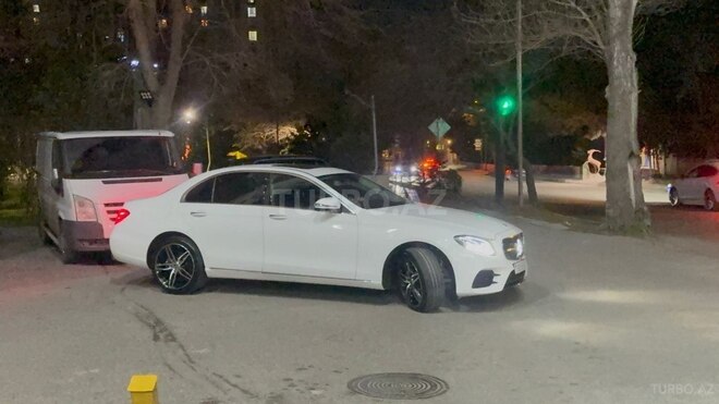 Mercedes E 220 d-8