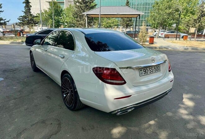 Mercedes E 220 d-6