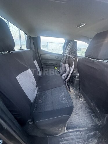 Mitsubishi L200-12