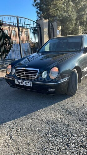 Mercedes E 220-1