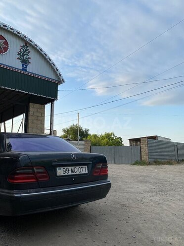 Mercedes E 220-2