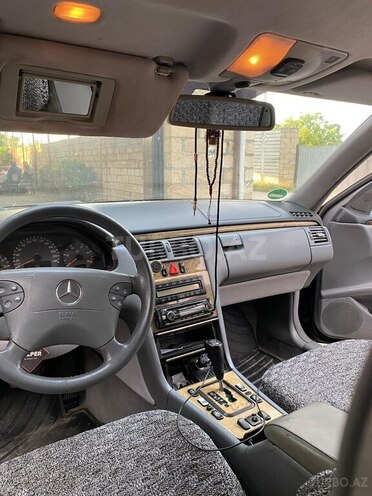 Mercedes E 220-3