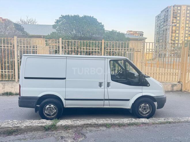 Ford Transit-4