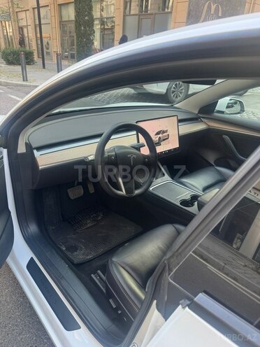 Tesla Model 3-9