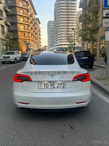 Tesla Model 3-3