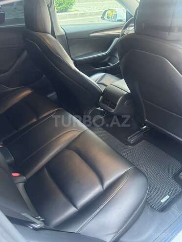 Tesla Model 3-13