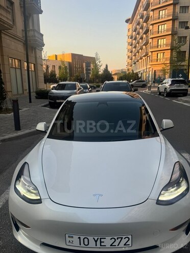 Tesla Model 3-2