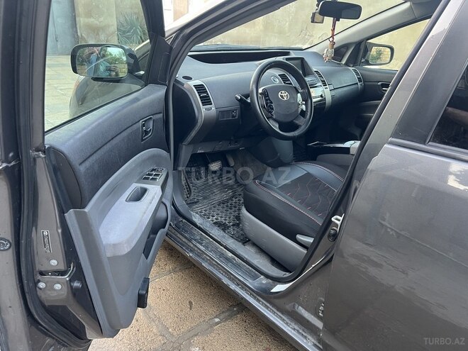 Toyota Prius-7