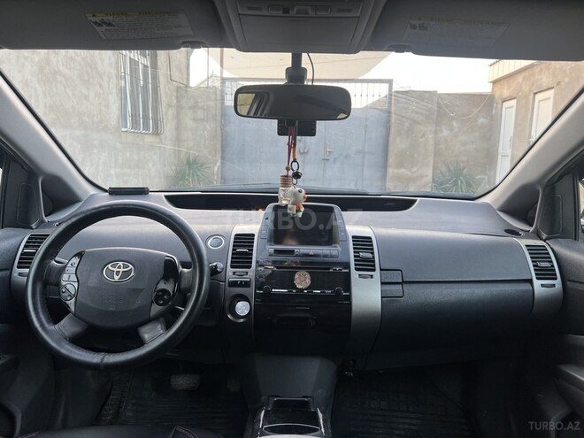 Toyota Prius-5