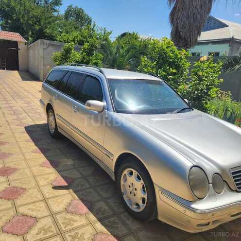 Mercedes E 220-2