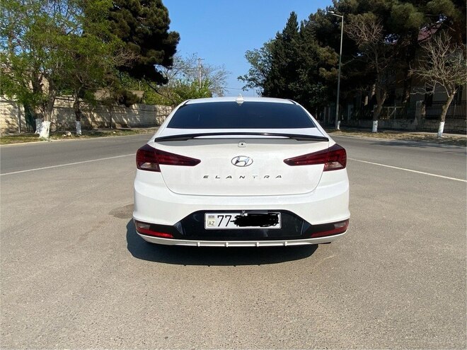 Hyundai Elantra-2